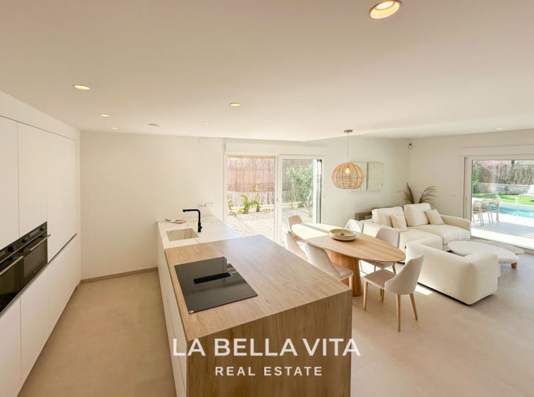 Modern New Build Independent Villas with Pools for sale in La Herrada, Los Montesinos