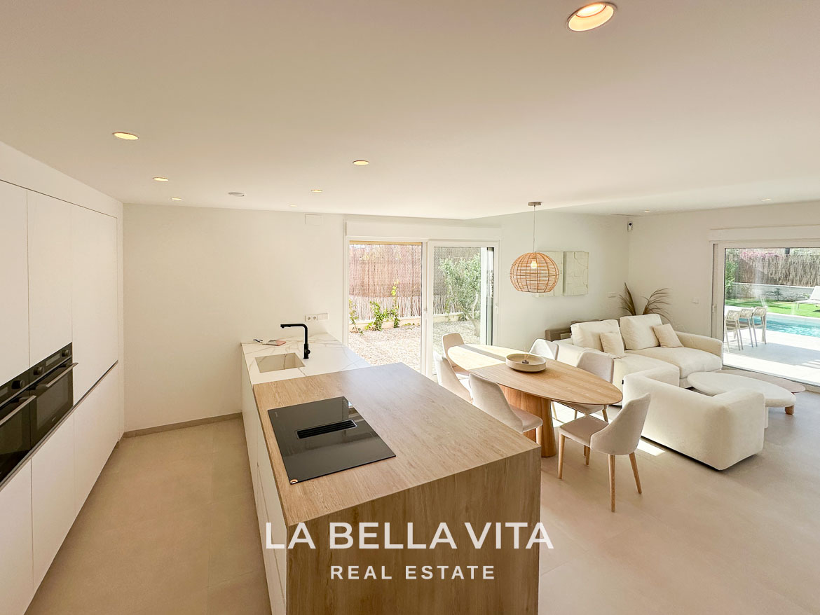 Modern New Build Independent Villas with Pools for sale in La Herrada, Los Montesinos
