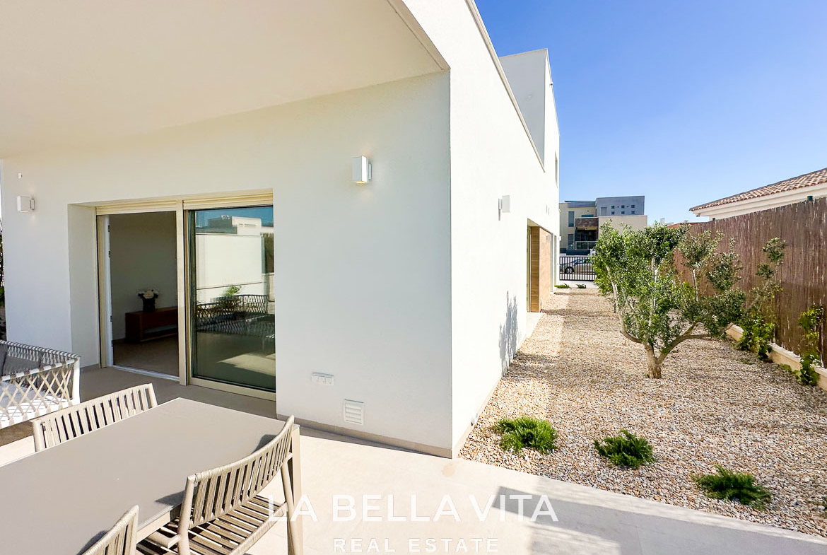 Modern New Build Independent Villas with Pools for sale in La Herrada, Los Montesinos