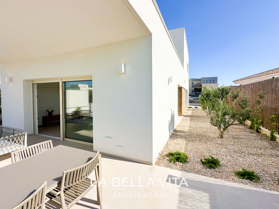 Modern New Build Independent Villas with Pools for sale in La Herrada, Los Montesinos