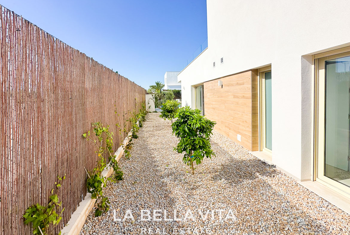 Modern New Build Independent Villas with Pools for sale in La Herrada, Los Montesinos