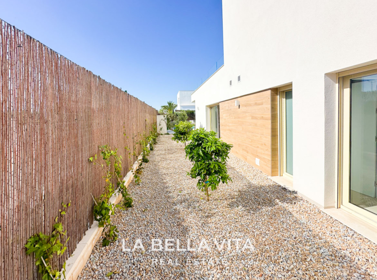 Modern New Build Independent Villas with Pools for sale in La Herrada, Los Montesinos