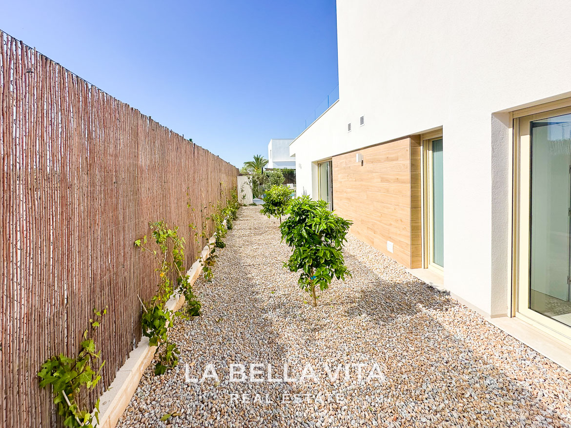 Modern New Build Independent Villas with Pools for sale in La Herrada, Los Montesinos