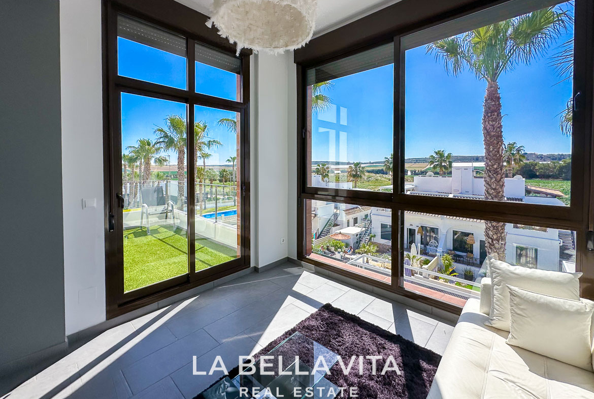 Modern Resale Penthouse Apartment with views for sale in Algorfa, La Finca Golf