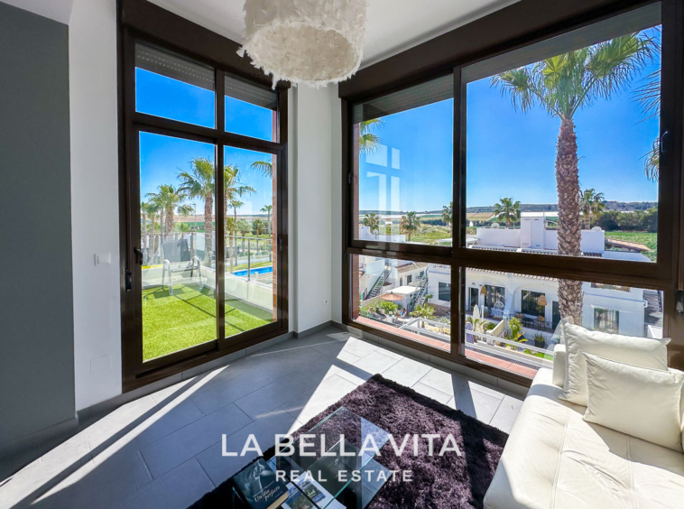 Modern Resale Penthouse Apartment with views for sale in Algorfa, La Finca Golf