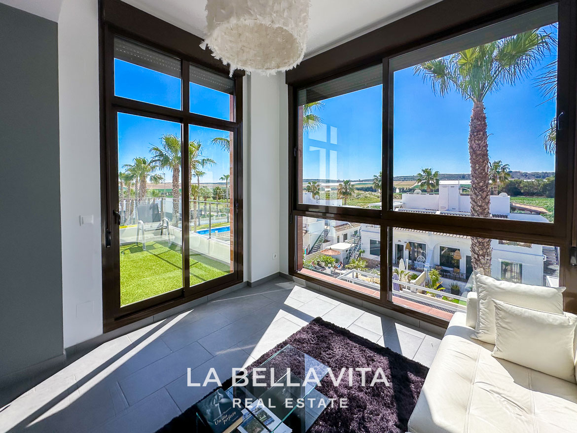 Modern Resale Penthouse Apartment with views for sale in Algorfa, La Finca Golf