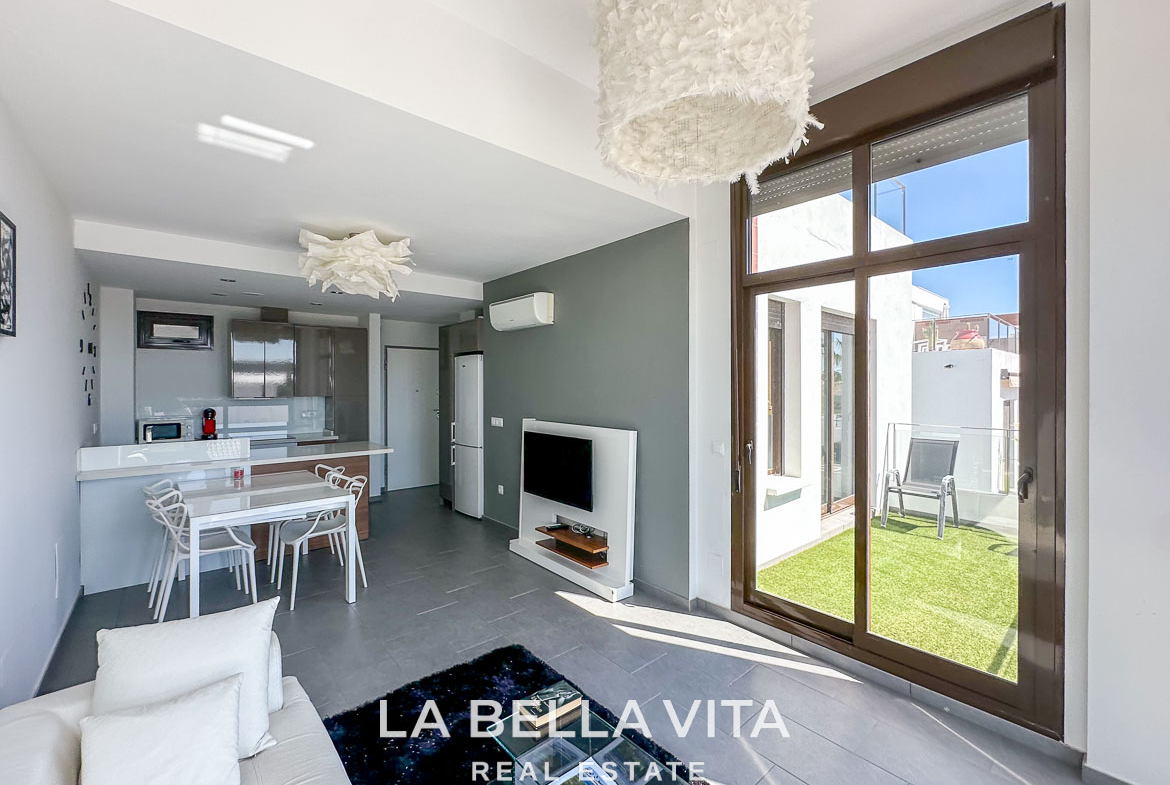Modern Resale Penthouse Apartment with views for sale in Algorfa, La Finca Golf