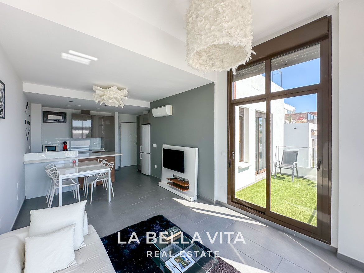 Modern Resale Penthouse Apartment with views for sale in Algorfa, La Finca Golf
