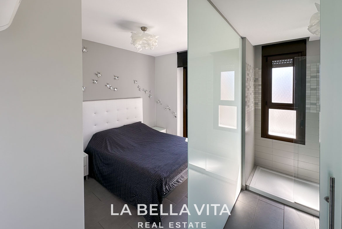 Modern Resale Penthouse Apartment with views for sale in Algorfa, La Finca Golf