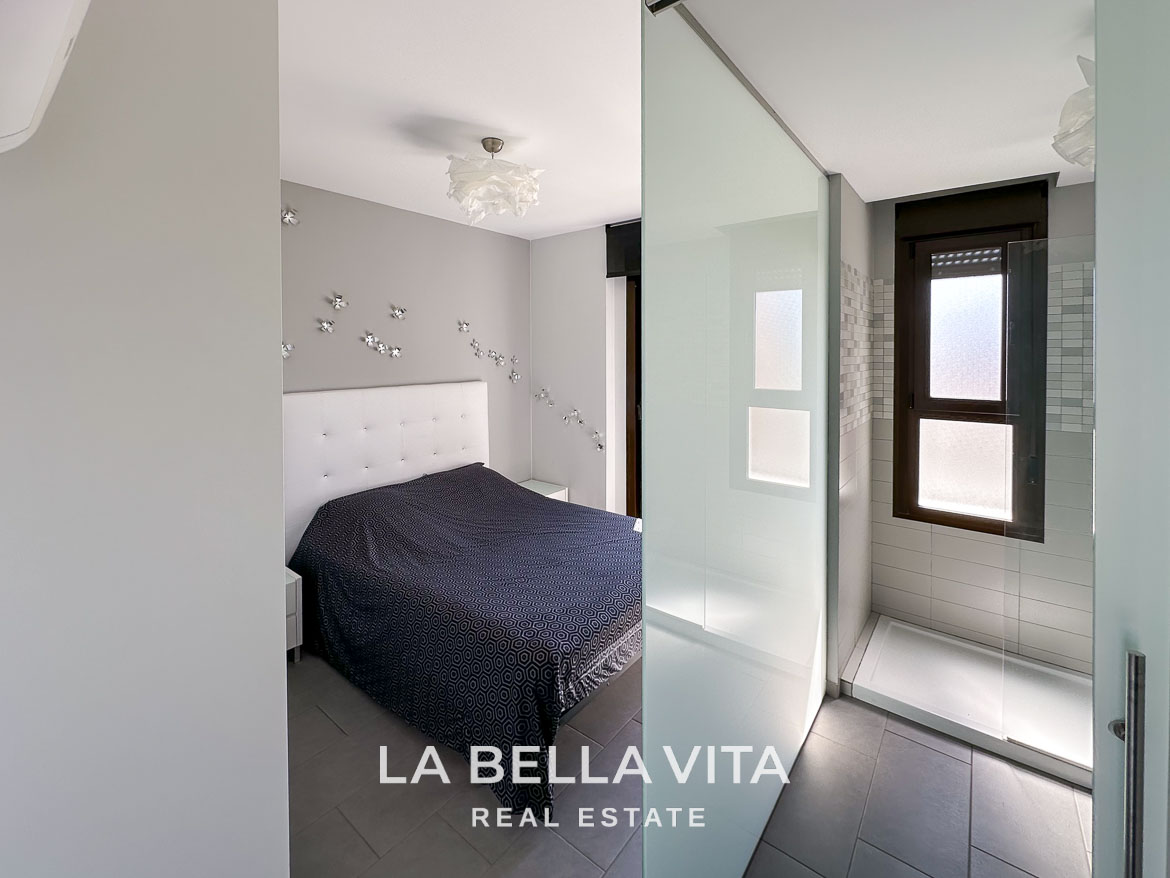 Modern Resale Penthouse Apartment with views for sale in Algorfa, La Finca Golf