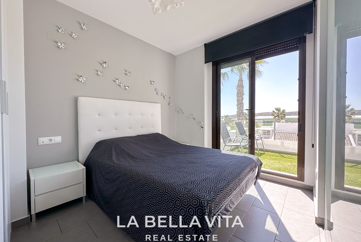 Modern Resale Penthouse Apartment with views for sale in Algorfa, La Finca Golf