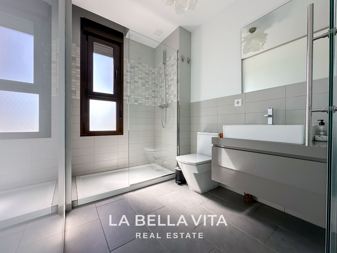 Modern Resale Penthouse Apartment with views for sale in Algorfa, La Finca Golf
