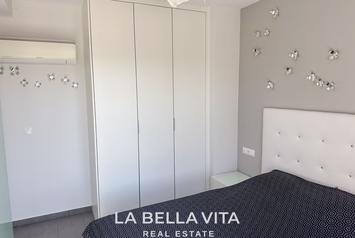Modern Resale Penthouse Apartment with views for sale in Algorfa, La Finca Golf