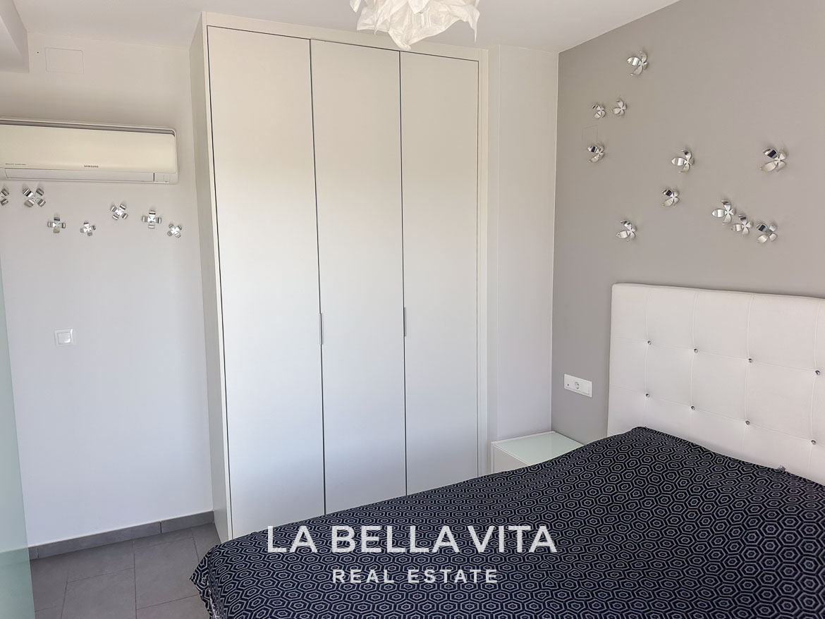 Modern Resale Penthouse Apartment with views for sale in Algorfa, La Finca Golf