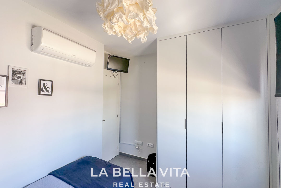 Modern Resale Penthouse Apartment with views for sale in Algorfa, La Finca Golf