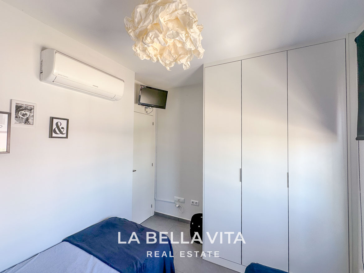 Modern Resale Penthouse Apartment with views for sale in Algorfa, La Finca Golf