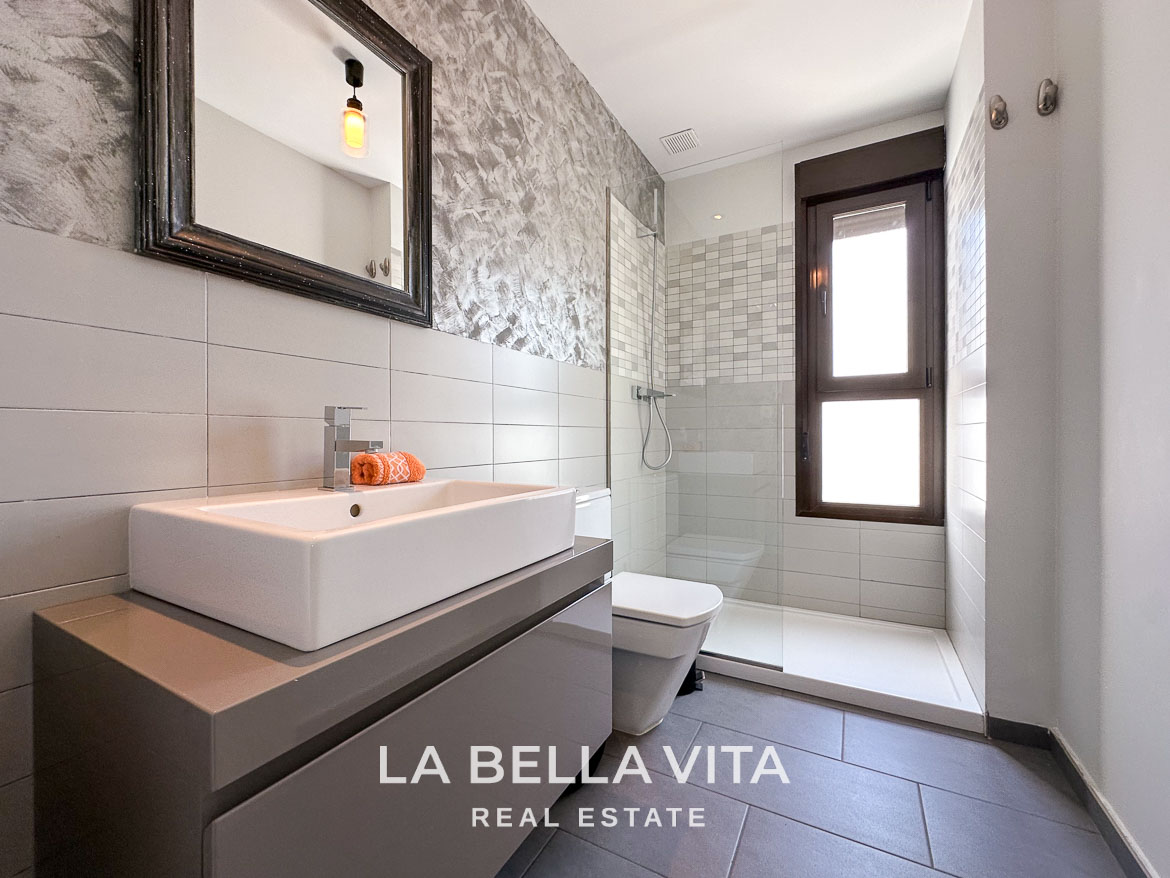 Modern Resale Penthouse Apartment with views for sale in Algorfa, La Finca Golf