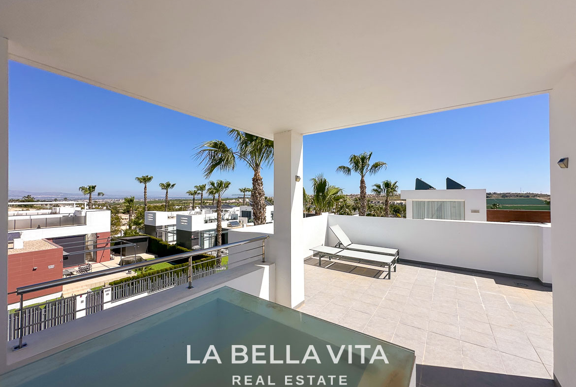 Modern Resale Penthouse Apartment with views for sale in Algorfa, La Finca Golf