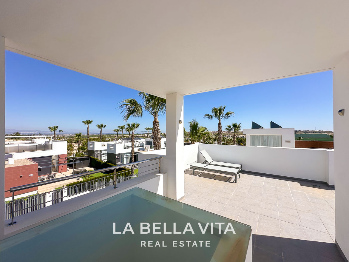 Modern Resale Penthouse Apartment with views for sale in Algorfa, La Finca Golf