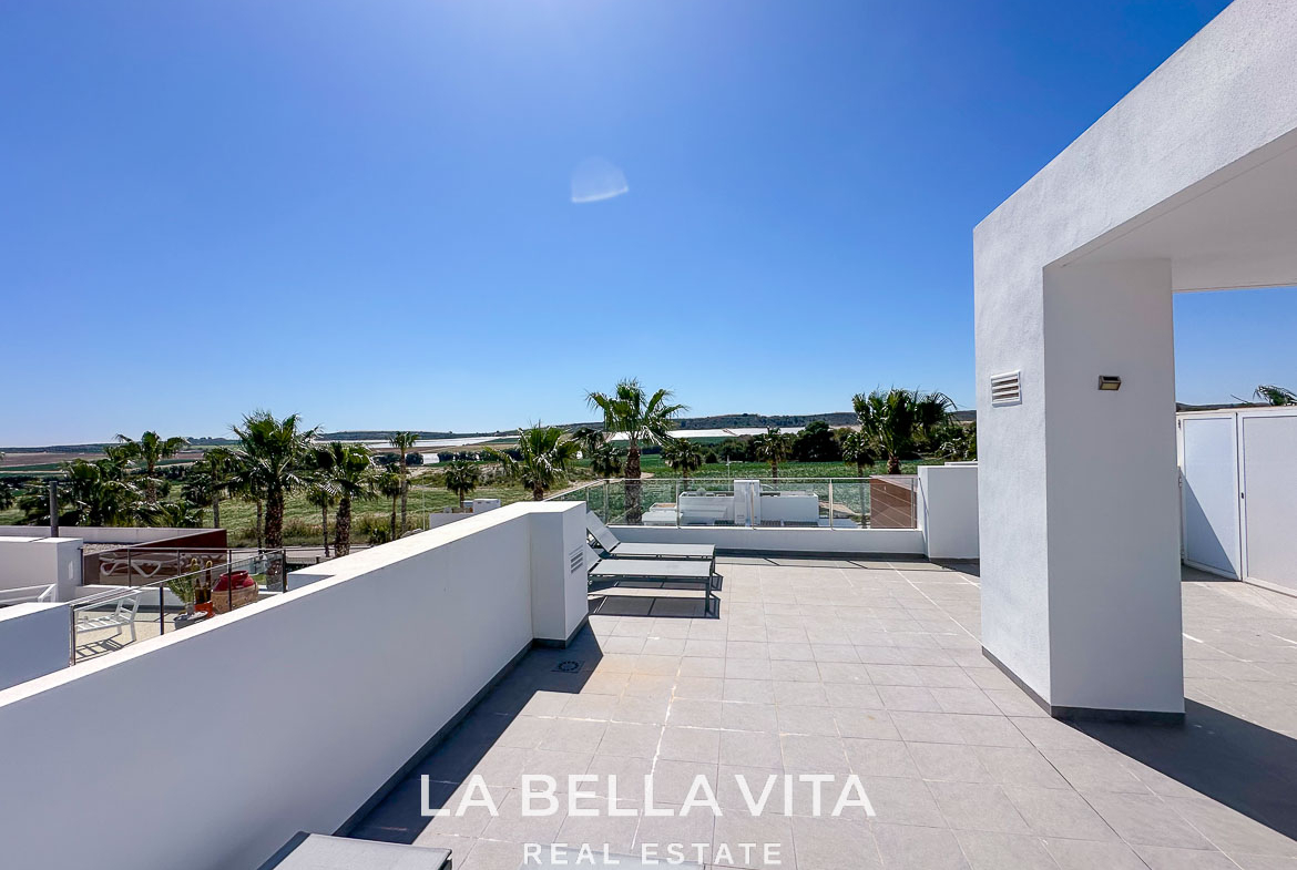 Modern Resale Penthouse Apartment with views for sale in Algorfa, La Finca Golf