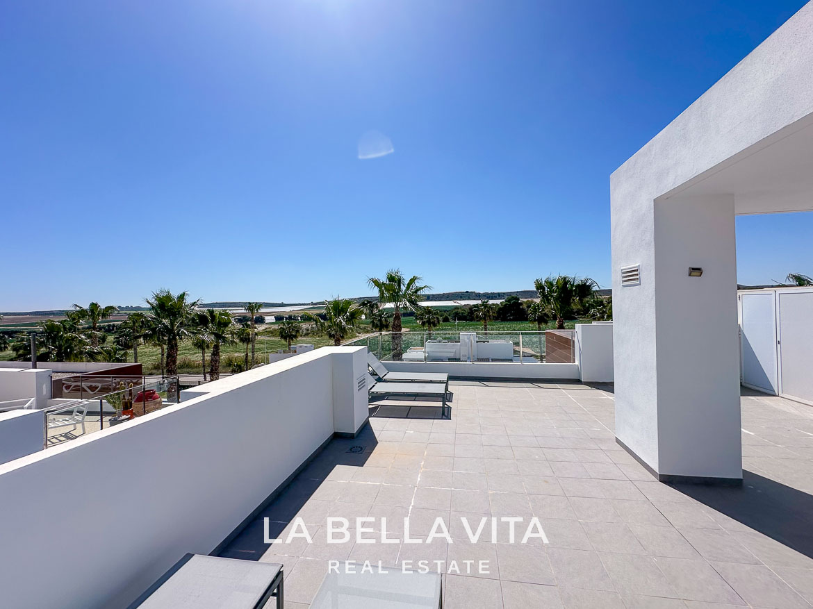 Modern Resale Penthouse Apartment with views for sale in Algorfa, La Finca Golf
