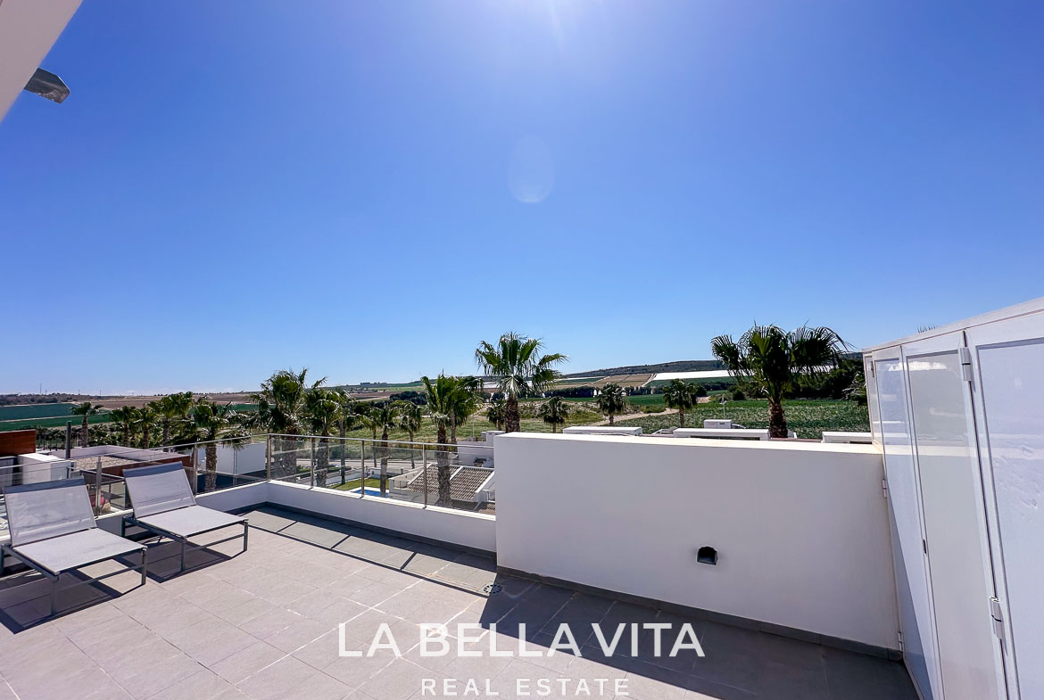 Modern Resale Penthouse Apartment with views for sale in Algorfa, La Finca Golf