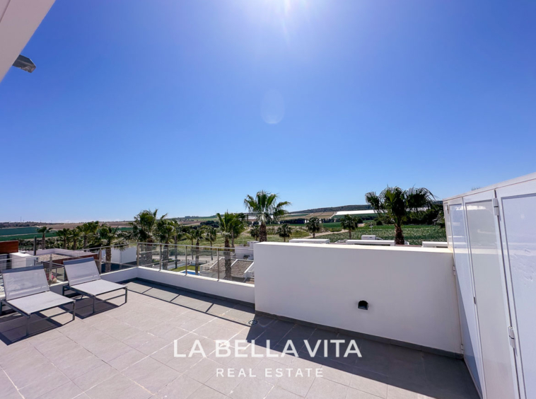 Modern Resale Penthouse Apartment with views for sale in Algorfa, La Finca Golf