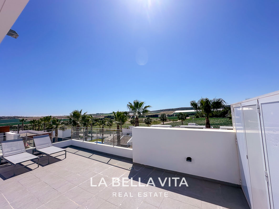 Modern Resale Penthouse Apartment with views for sale in Algorfa, La Finca Golf