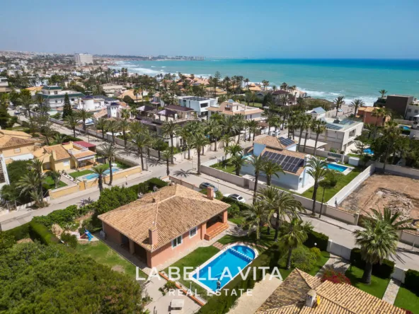 4 bedroom Beach House with private pool for sale in Cabo Roig, Orihuela Costa, Alicante