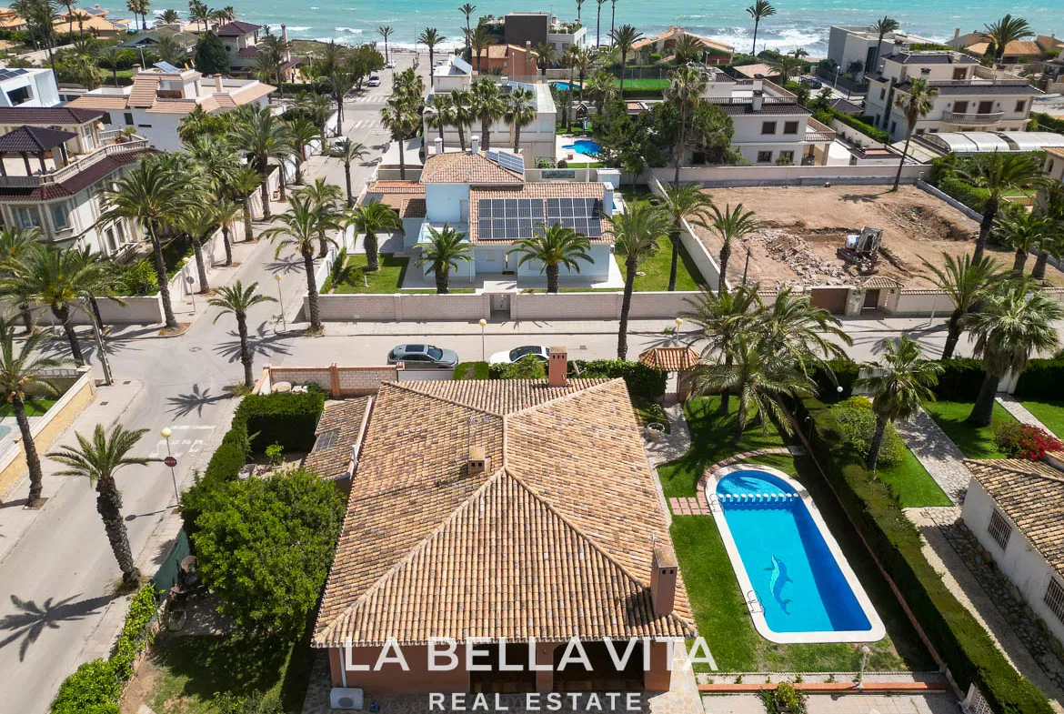 4 bedroom Beach House with private pool for sale in Cabo Roig, Orihuela Costa, Alicante