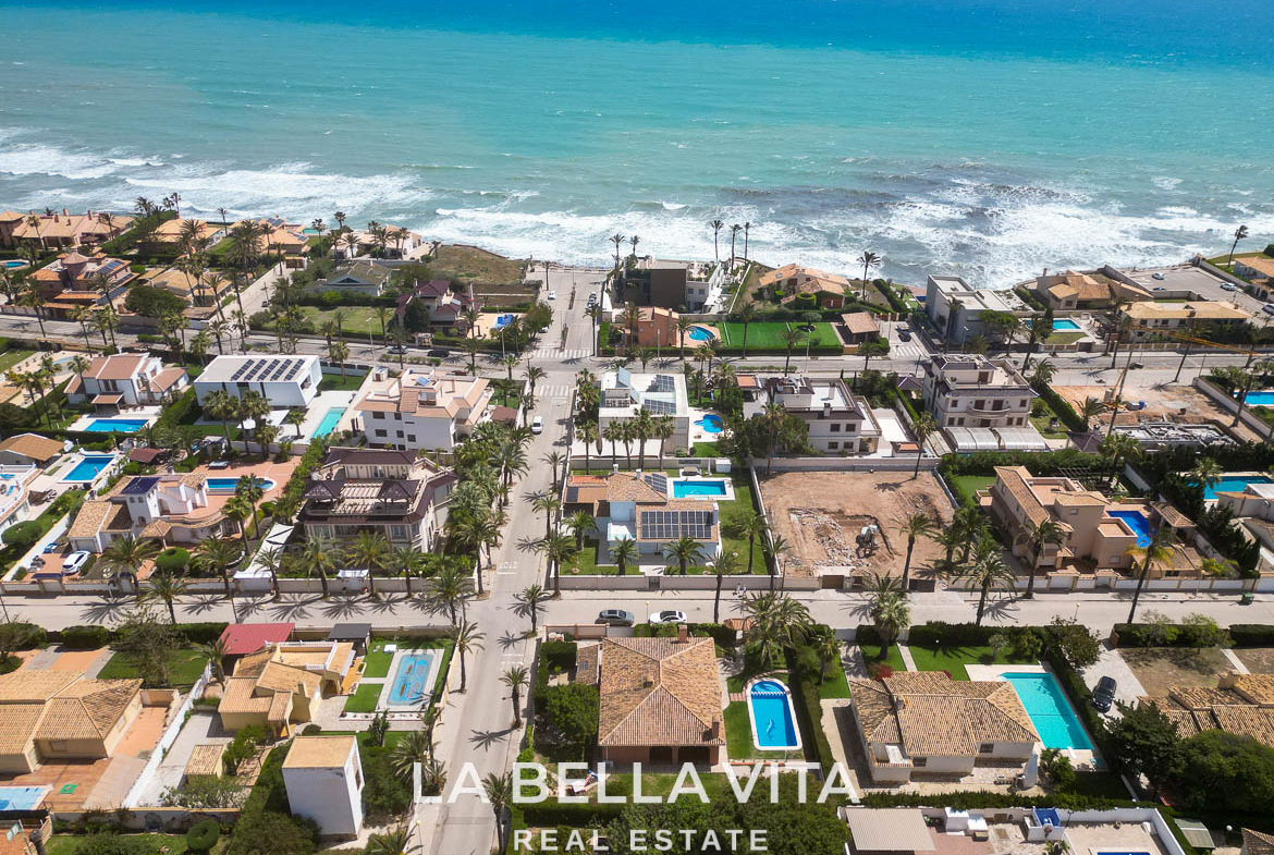 4 bedroom Beach House with private pool for sale in Cabo Roig, Orihuela Costa, Alicante