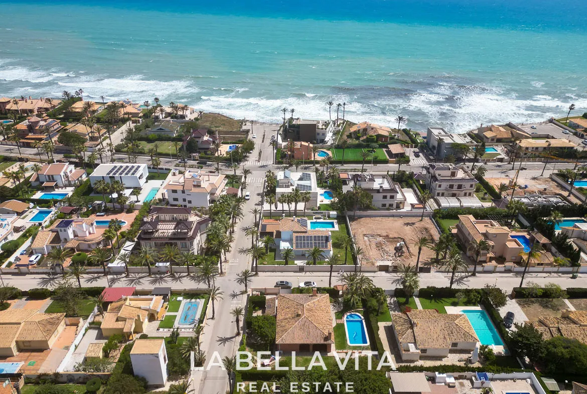4 bedroom Beach House with private pool for sale in Cabo Roig, Orihuela Costa, Alicante