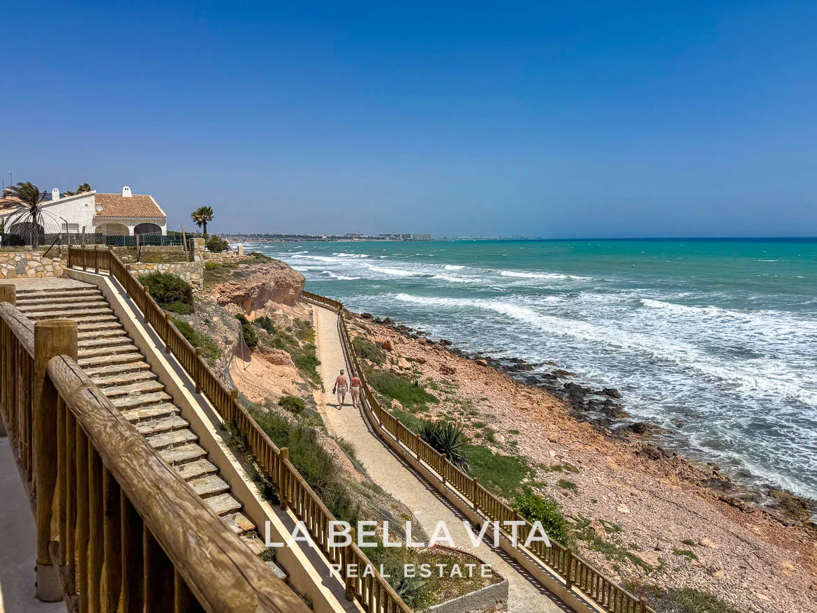 4 bedroom Beach House with private pool for sale in Cabo Roig, Orihuela Costa, Alicante