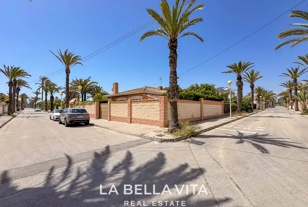 4 bedroom Beach House with private pool for sale in Cabo Roig, Orihuela Costa, Alicante