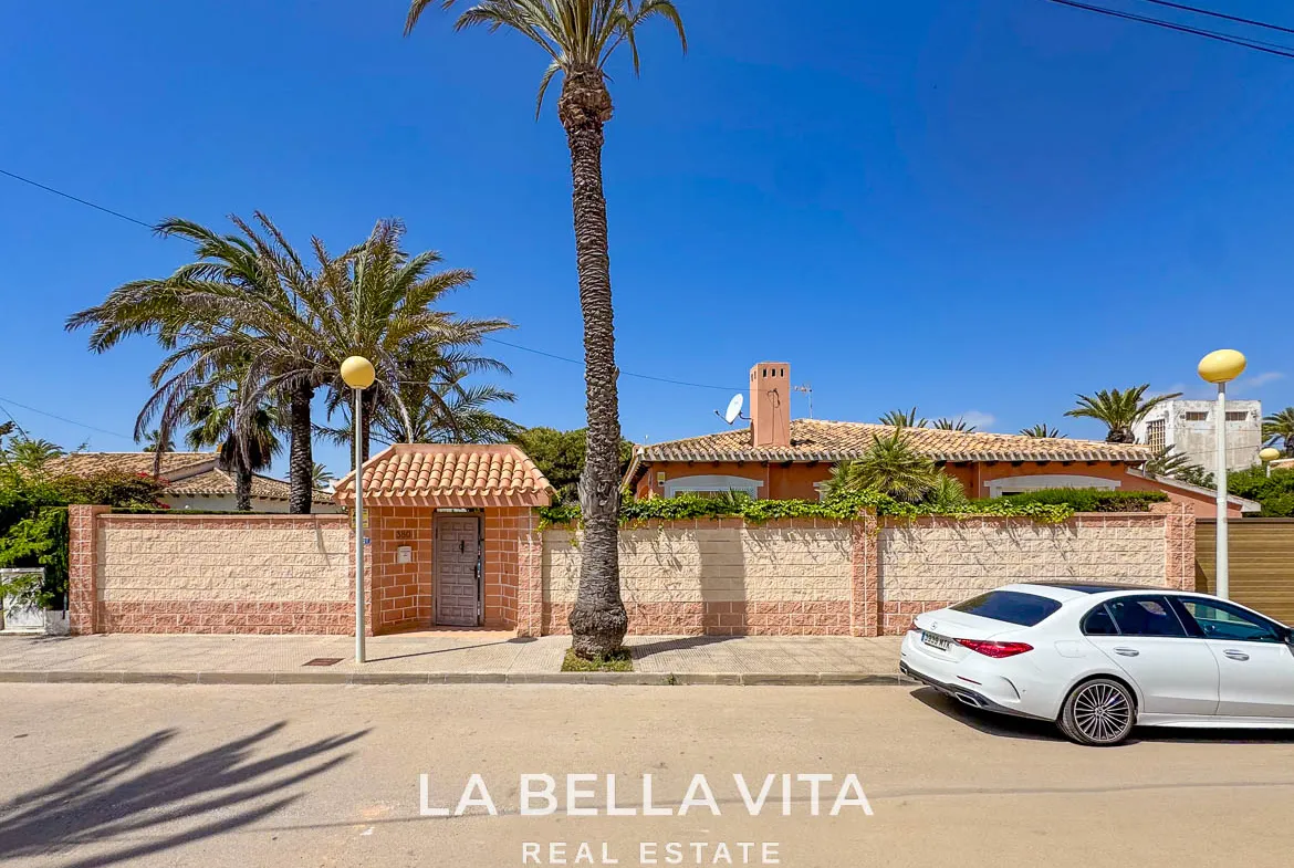 4 bedroom Beach House with private pool for sale in Cabo Roig, Orihuela Costa, Alicante