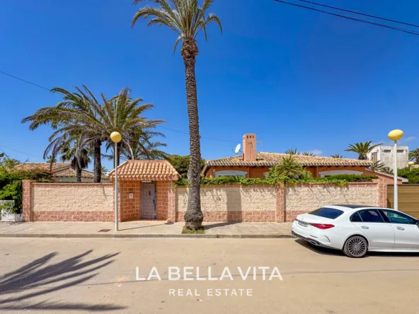 4 bedroom Beach House with private pool for sale in Cabo Roig, Orihuela Costa, Alicante