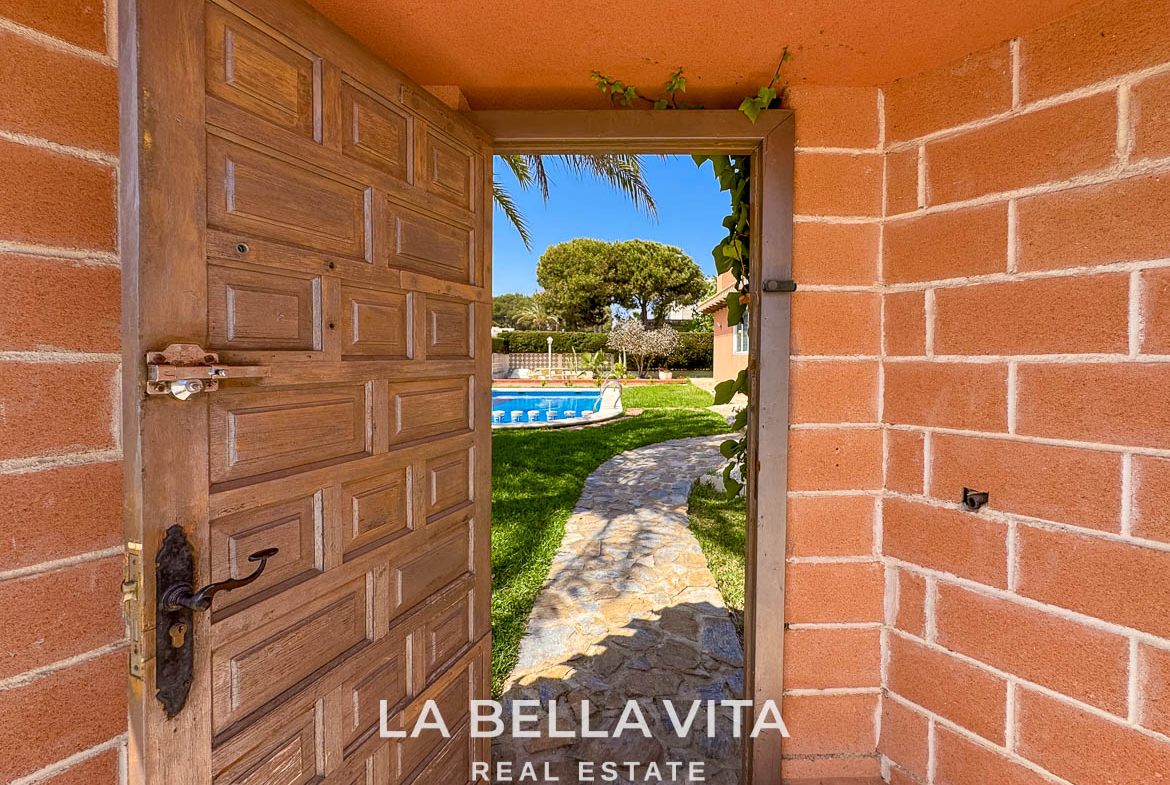 4 bedroom Beach House with private pool for sale in Cabo Roig, Orihuela Costa, Alicante