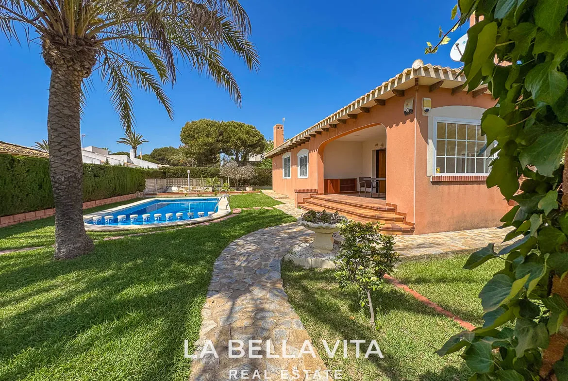 4 bedroom Beach House with private pool for sale in Cabo Roig, Orihuela Costa, Alicante