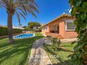 4 bedroom Beach House with private pool for sale in Cabo Roig, Orihuela Costa, Alicante