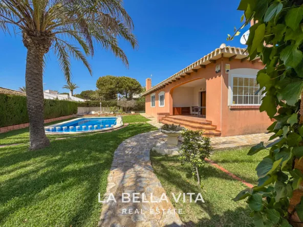 4 bedroom Beach House with private pool for sale in Cabo Roig, Orihuela Costa, Alicante