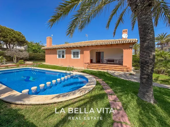 4 bedroom Beach House with private pool for sale in Cabo Roig, Orihuela Costa, Alicante