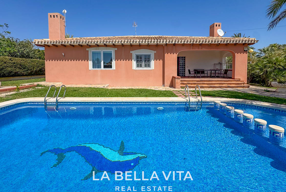4 bedroom Beach House with private pool for sale in Cabo Roig, Orihuela Costa, Alicante
