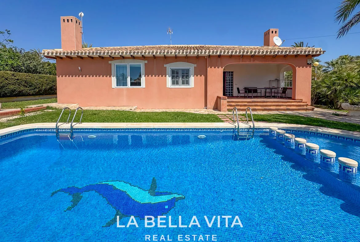 4 bedroom Beach House with private pool for sale in Cabo Roig, Orihuela Costa, Alicante