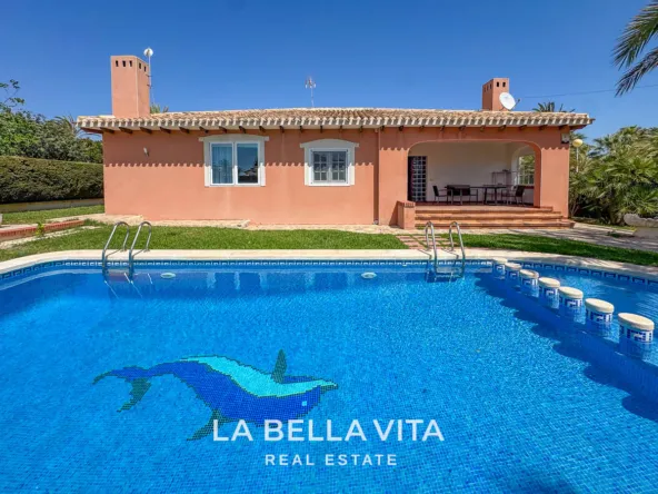 4 bedroom Beach House with private pool for sale in Cabo Roig, Orihuela Costa, Alicante