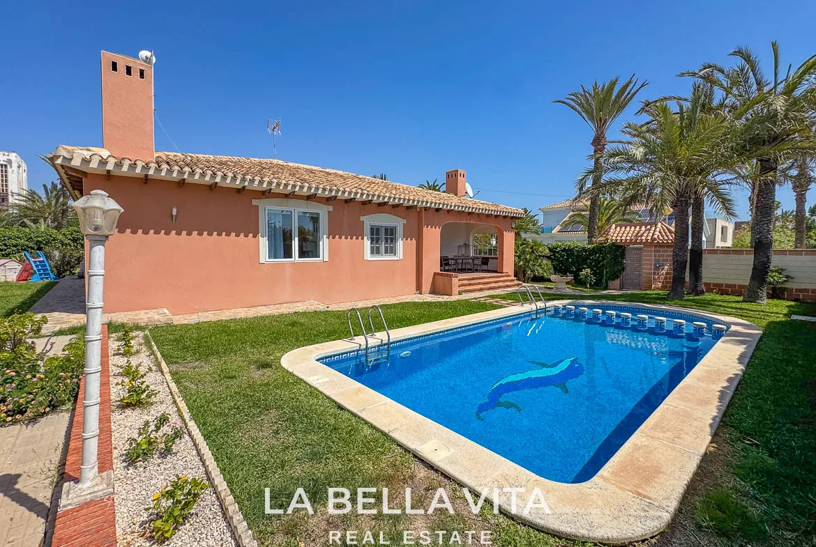 4 bedroom Beach House with private pool for sale in Cabo Roig, Orihuela Costa, Alicante
