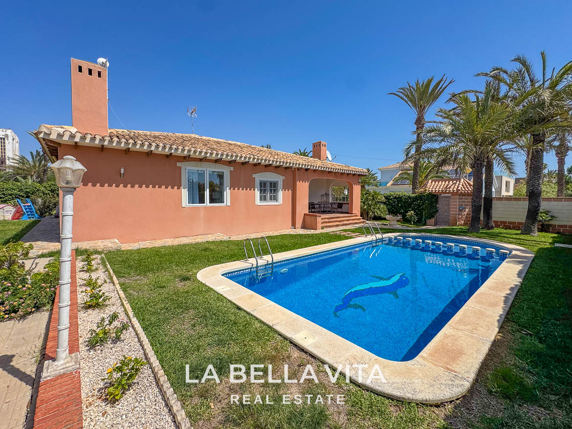4 bedroom Beach House with private pool for sale in Cabo Roig, Orihuela Costa, Alicante