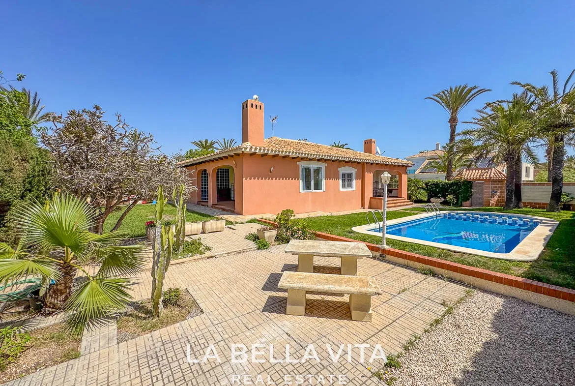 4 bedroom Beach House with private pool for sale in Cabo Roig, Orihuela Costa, Alicante