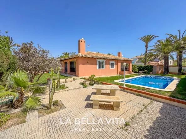 4 bedroom Beach House with private pool for sale in Cabo Roig, Orihuela Costa, Alicante