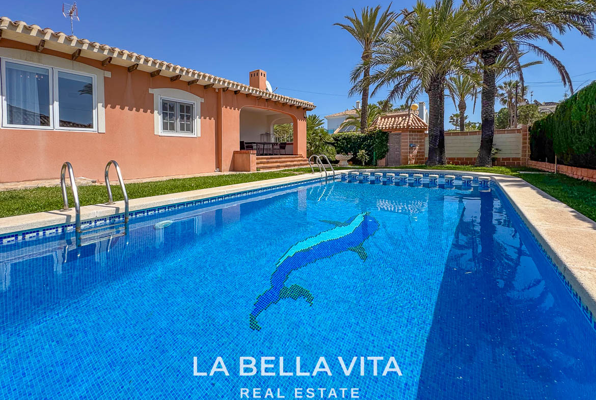 4 bedroom Beach House with private pool for sale in Cabo Roig, Orihuela Costa, Alicante