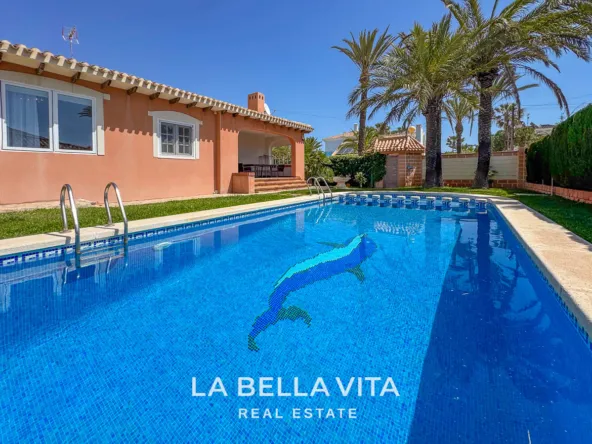 4 bedroom Beach House with private pool for sale in Cabo Roig, Orihuela Costa, Alicante